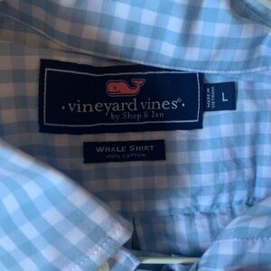 Vineyard Vines button down. Light blue and white. Large. Great condition